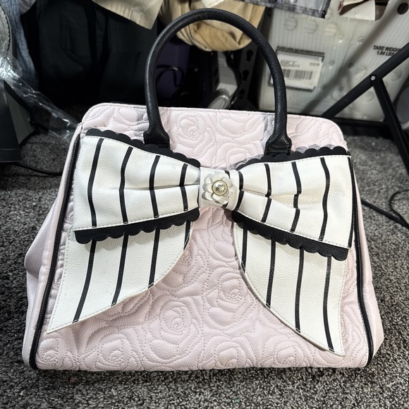 Betsey Johnson Handbags - Betsy Johnson Bow And Rose Faux Leather Satchel Cross Body Purse New